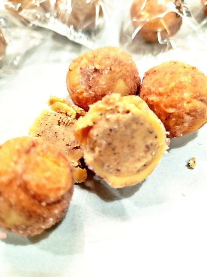 MINI BOMBS – Bombones Picantes de Chocolate Blanco con Frutos Rojos y Chipotle – Bolsa de 10 Unidades